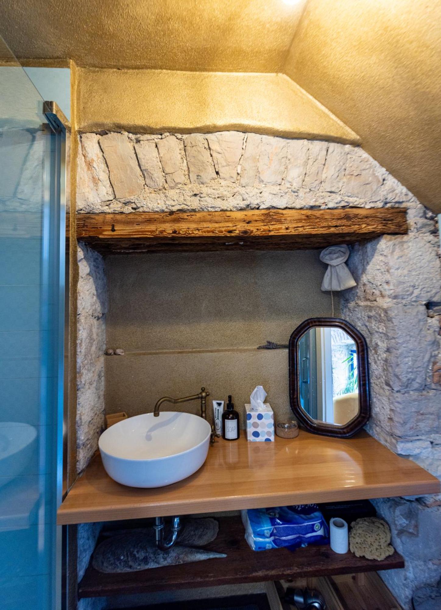 Old House Apartment โวดีเซ ภายนอก รูปภาพ