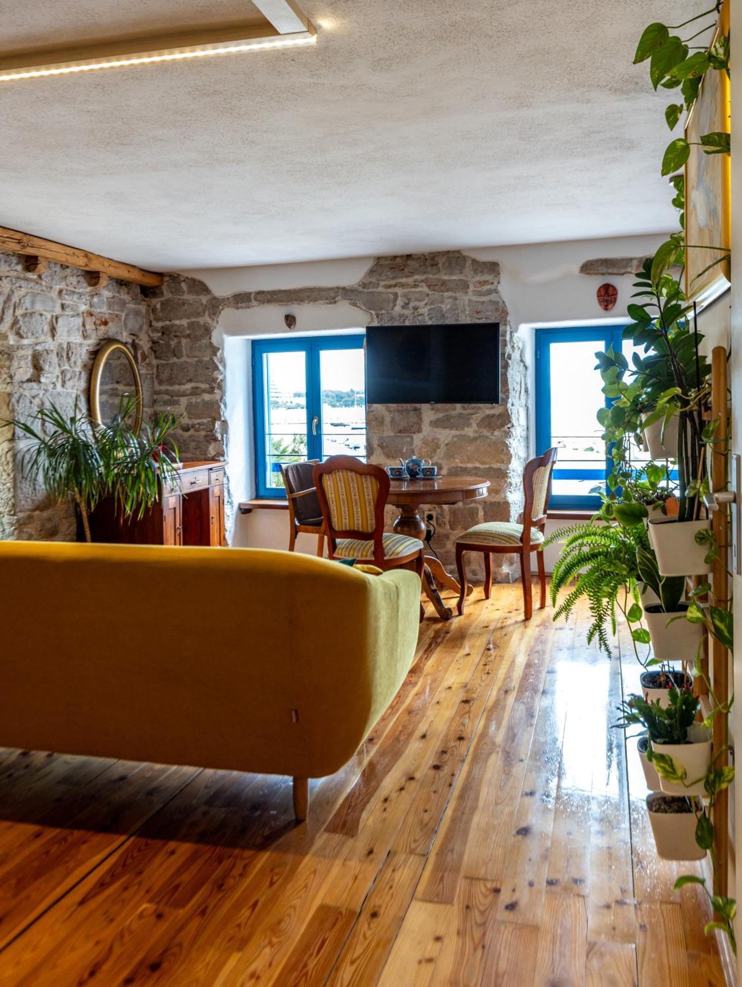 Old House Apartment โวดีเซ ภายนอก รูปภาพ